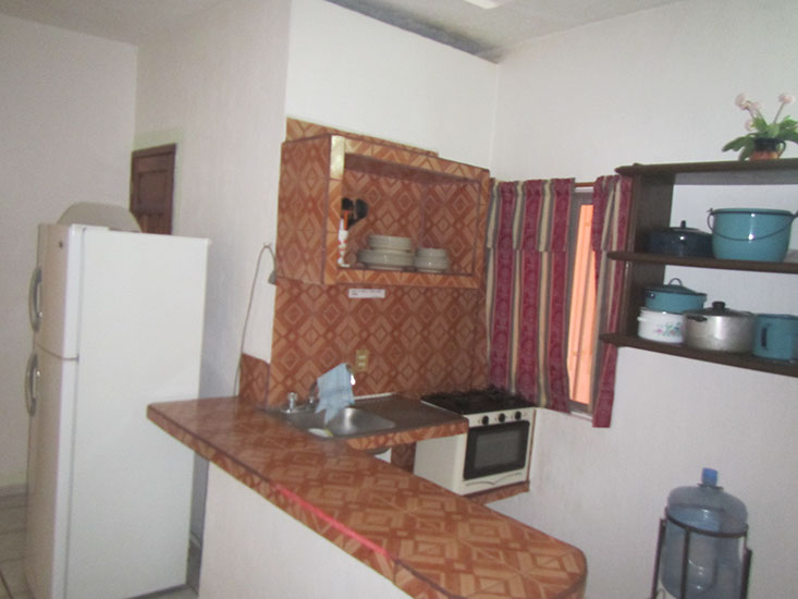 Cocina con utensilios básicos